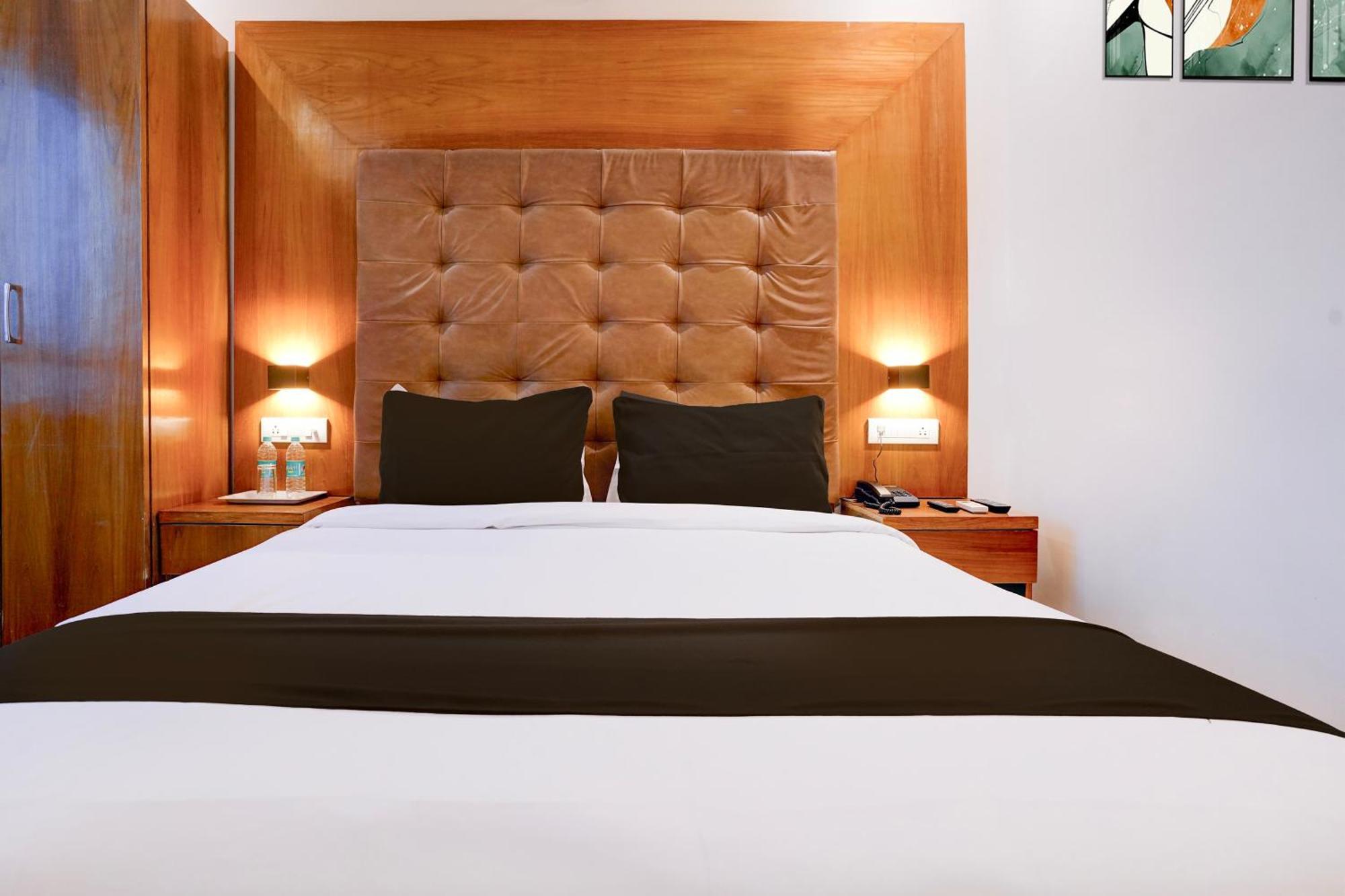 Super Townhouse Oak Times Square Le Western Bombay Eksteriør billede