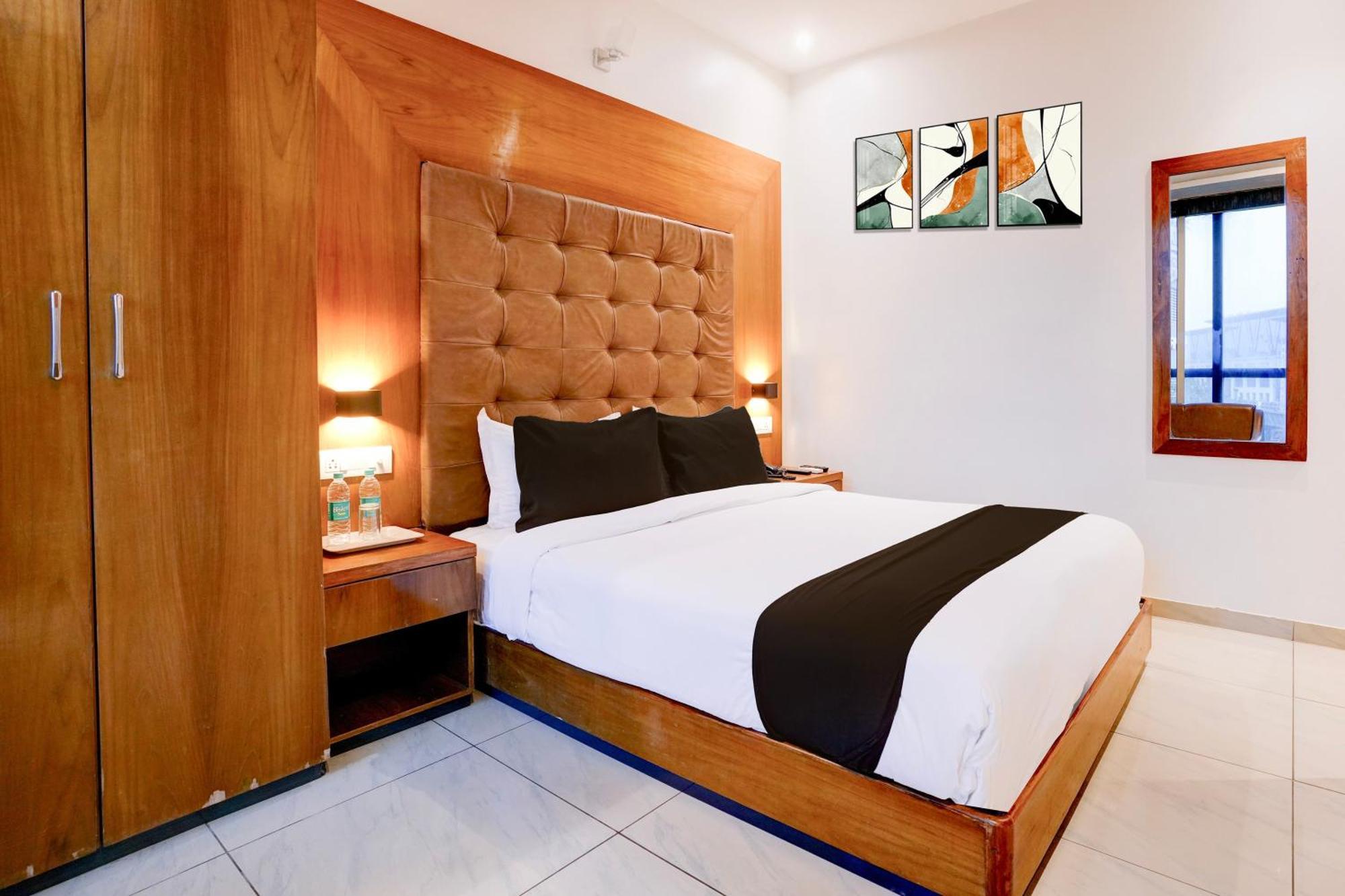 Super Townhouse Oak Times Square Le Western Bombay Eksteriør billede