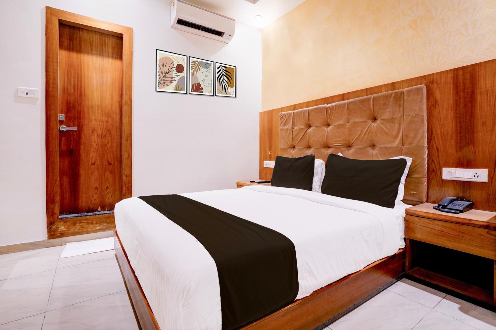 Super Townhouse Oak Times Square Le Western Bombay Eksteriør billede