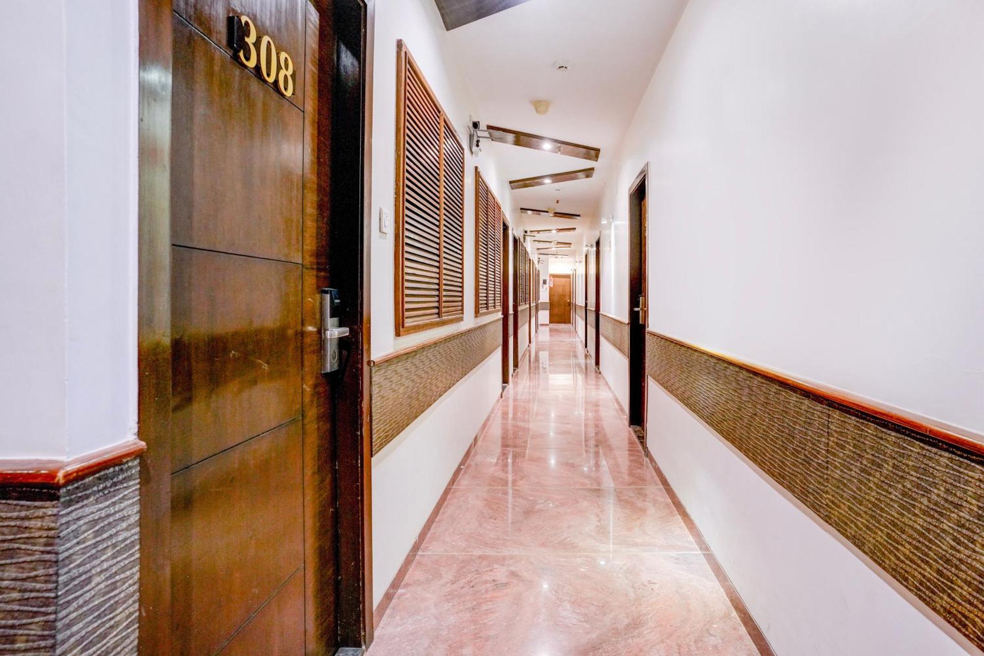 Super Townhouse Oak Times Square Le Western Bombay Eksteriør billede