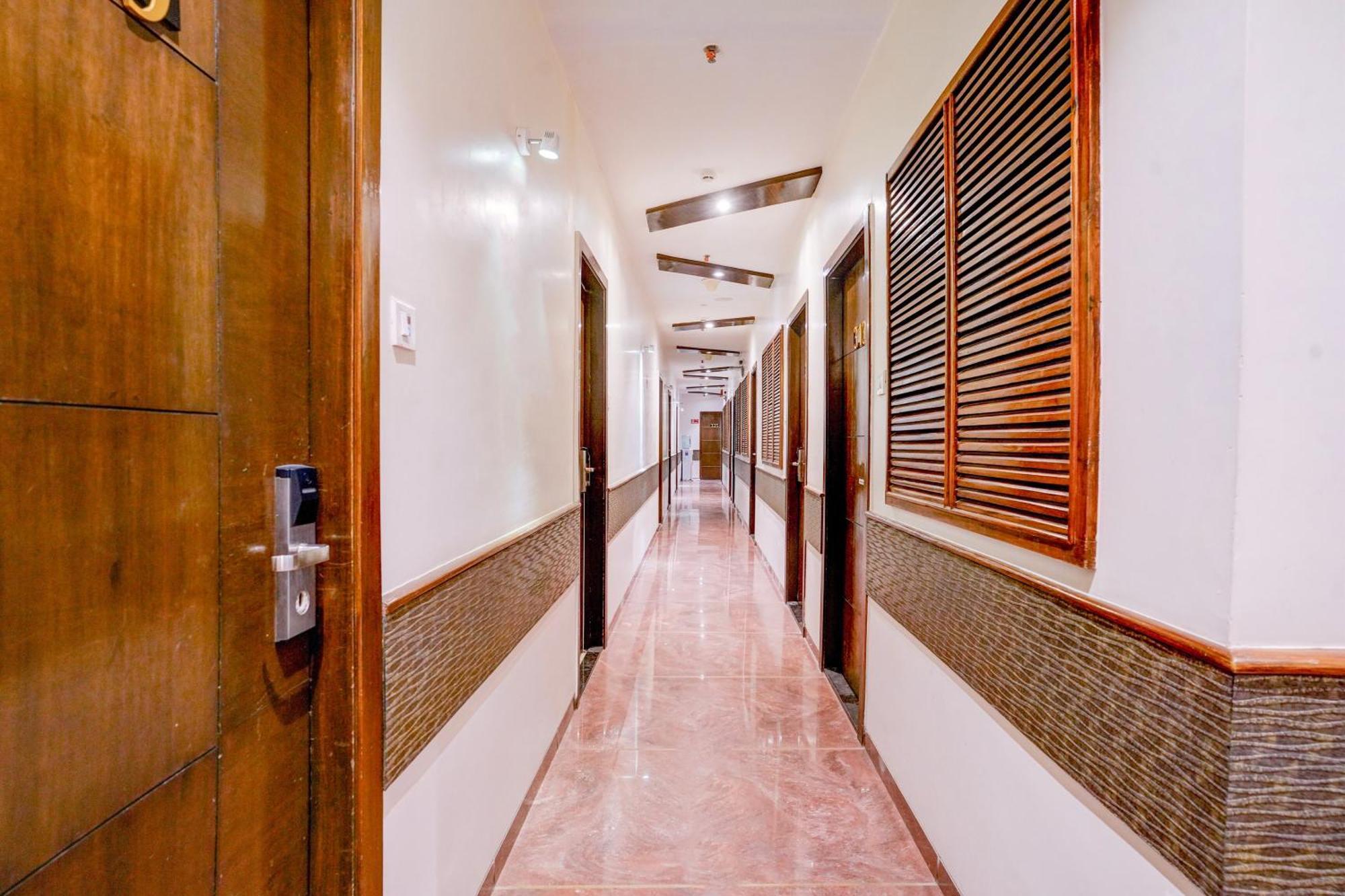 Super Townhouse Oak Times Square Le Western Bombay Eksteriør billede