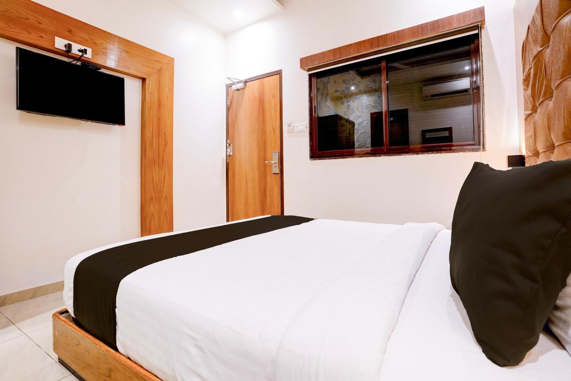 Super Townhouse Oak Times Square Le Western Bombay Eksteriør billede