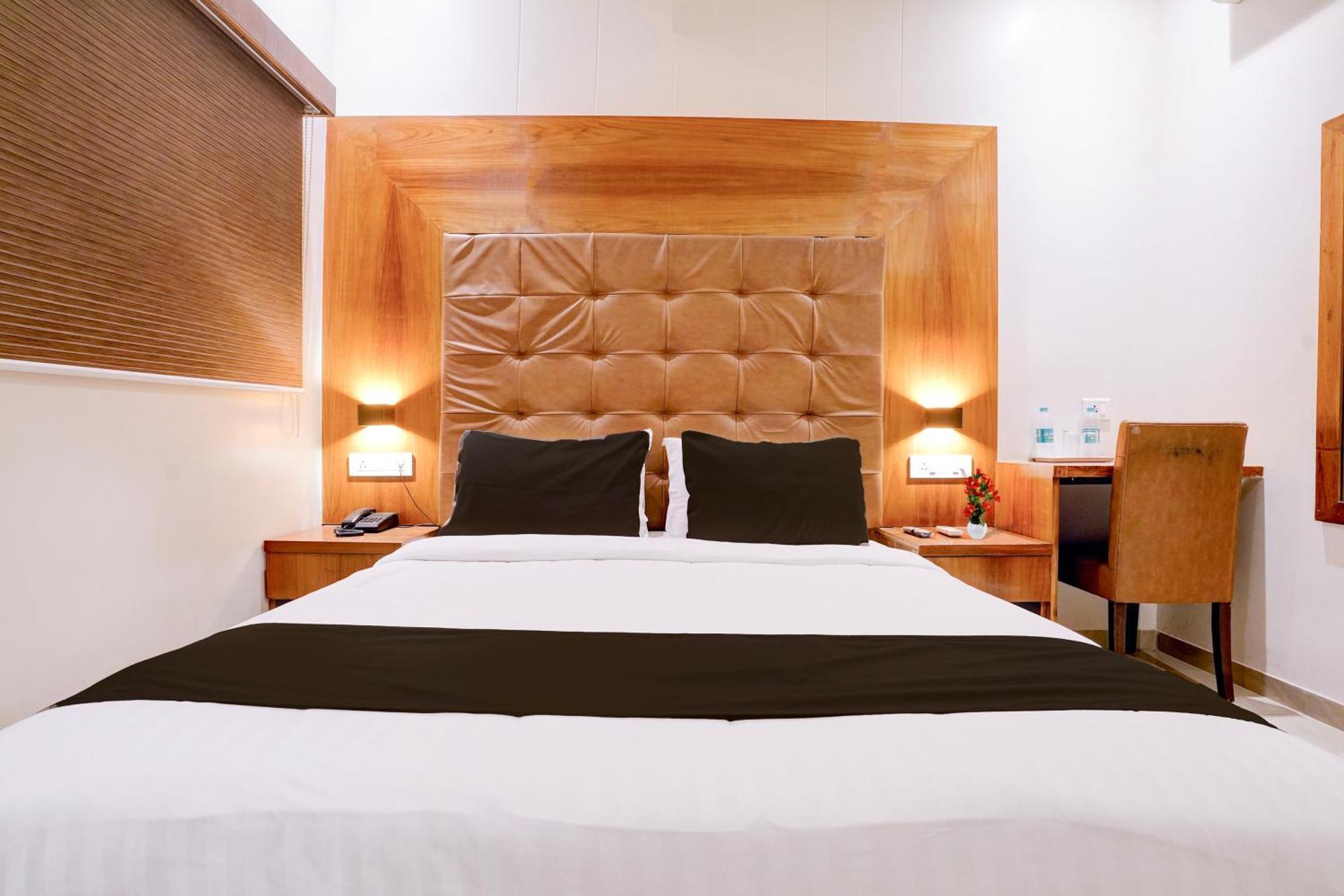 Super Townhouse Oak Times Square Le Western Bombay Eksteriør billede