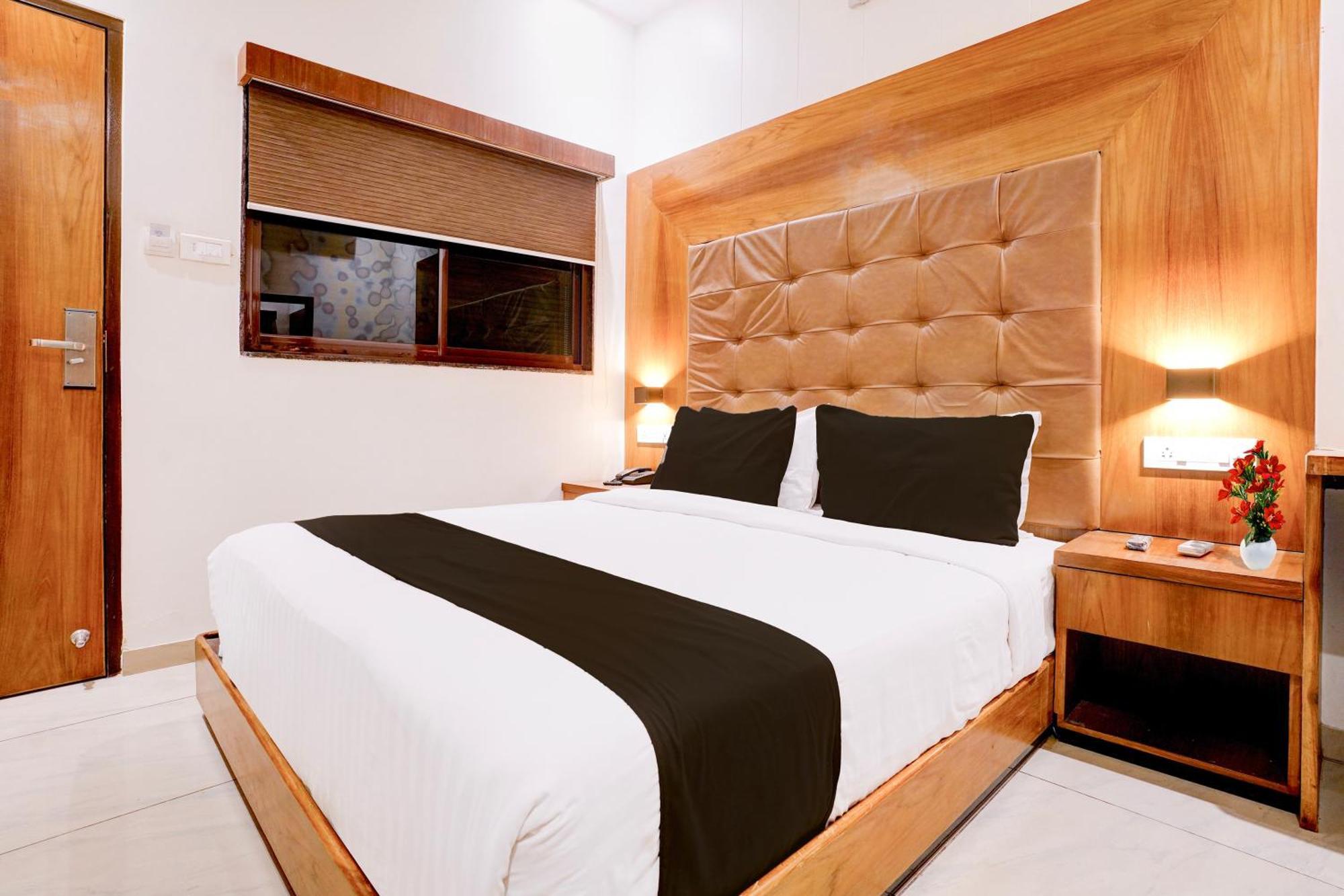 Super Townhouse Oak Times Square Le Western Bombay Eksteriør billede